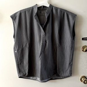 Figs Rafaela scrub top graphite size medium, great condition!